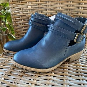 JG boots / Blue / Faux Leather / New / Size 8 1/2